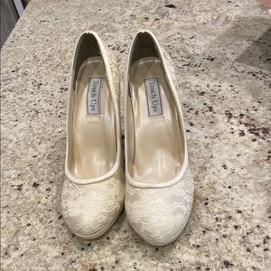 Touch Ups Women's Cream Lace Heels